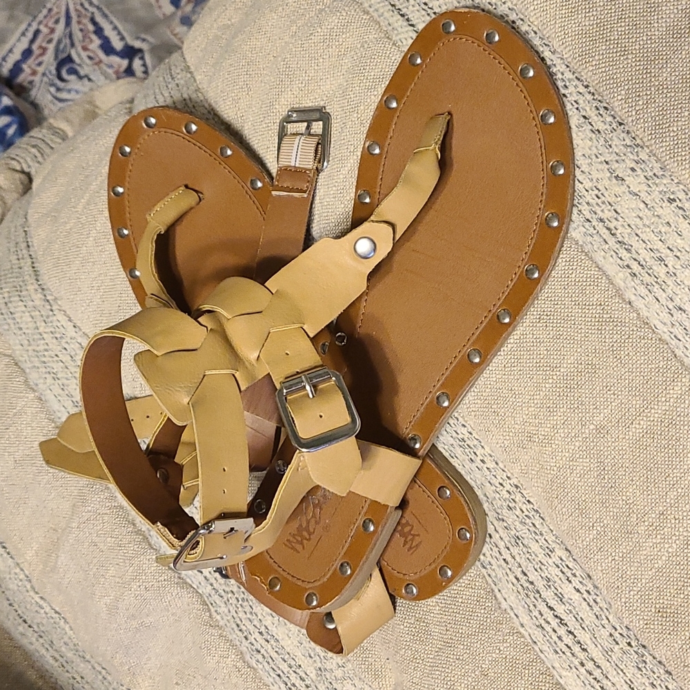Strapped sandals
